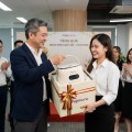Quà kỷ niệm thành lập công ty: Gợi ý ý nghĩa và thiết thực