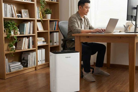 Làm Việc Tại Nhà Hiệu Quả Hơn Với Máy Hút Ẩm Fujihome DH10LITE